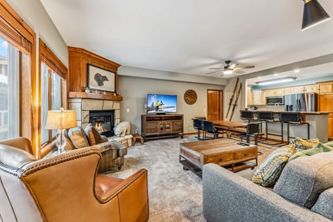 Living area: Gas fireplace, Smart TV with cable, queen pull-out couch, radiant heating, no A/C