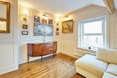 Apartment | 2 bedrooms, desk