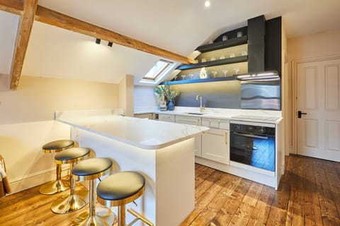 Apartment | 2 bedrooms, desk