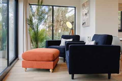 Snug with both sea and garden view 