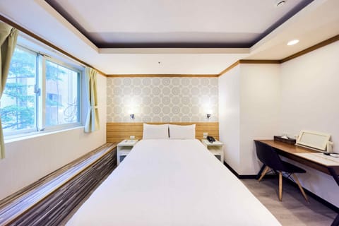 Deluxe Double Room, 1 Double Bed, Non Smoking, City View | Minibar (free items), laptop workspace, WiFi (free)