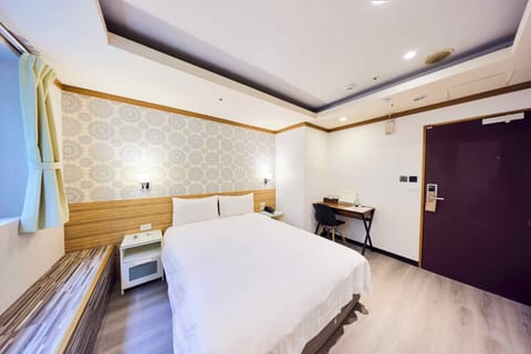 Deluxe Double Room, 1 Double Bed, Non Smoking, City View | Free minibar, laptop workspace, free WiFi