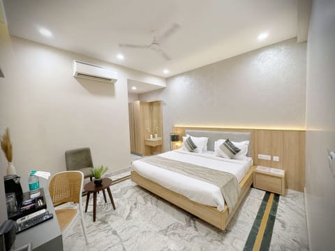 Deluxe Double or Twin Room, City View | Desk, free WiFi, bed sheets