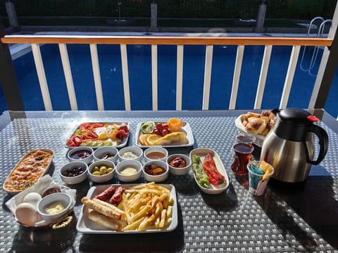Daily full breakfast for a fee