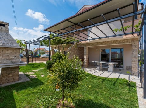 House (Charming Three Bedroom House Turanj) | Exterior