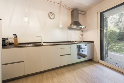 Comfort Apartment, Patio | Private kitchen | Fridge, stovetop, cookware/dishes/utensils