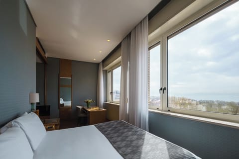 Minibar, in-room safe, desk, free WiFi