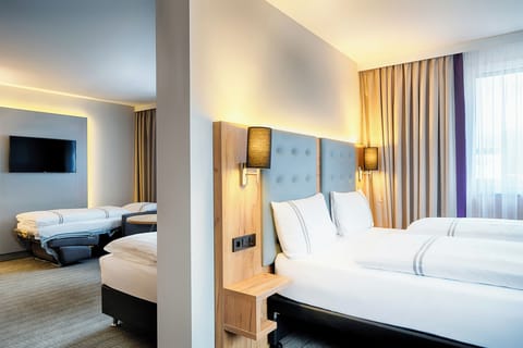 Standard Quadruple Room | Soundproofing, free WiFi