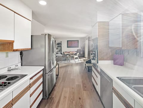 House, 3 Bedrooms | Private kitchen | Fridge, oven, coffee/tea maker, electric kettle