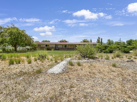 House, 3 Bedrooms | Exterior