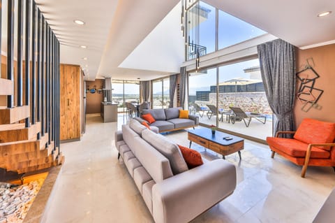 House | 3 bedrooms, desk