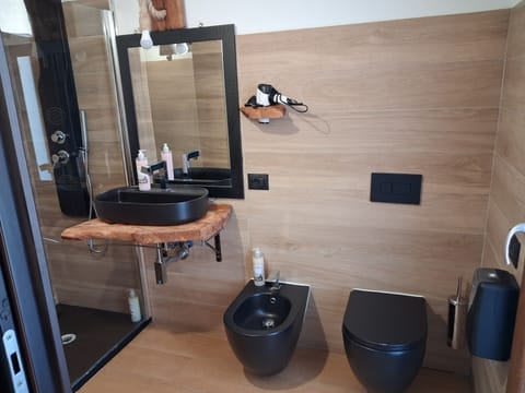 Pira | Bathroom | Hair dryer, bathrobes, bidet, heated floors