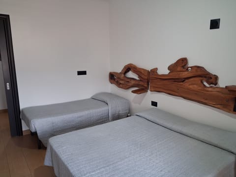 Pira | Premium bedding, down comforters, in-room safe, desk