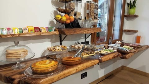 32-inch flat-screen TV with cable channels, heated floors