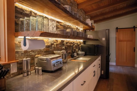 Kitchen counter with dual sinks