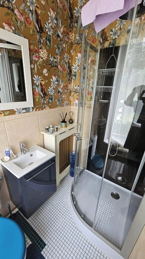 Bedroom 1 Ensuite Bathroom 