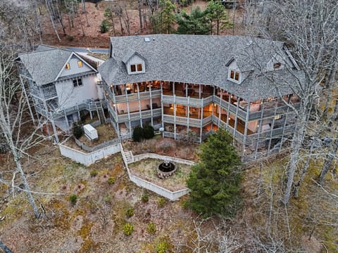 Large mountain lodge with multiple decks and space to gather together