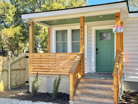 Front view of property.