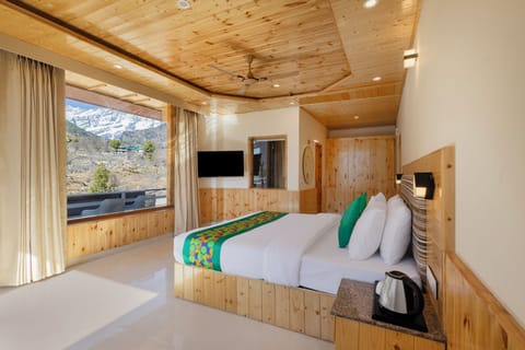 Premium Room | Individually furnished, desk, blackout drapes, iron/ironing board
