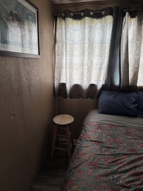 Comfort Room | Iron/ironing board, free WiFi