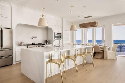 Kitchen with high end appliances, ice maker and island seating