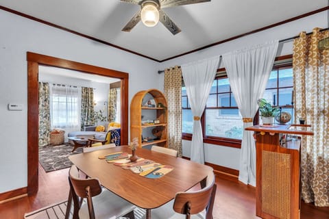 House, 3 Bedrooms | Dining