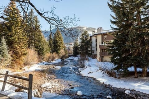 Condo, 2 Bedrooms | Property grounds