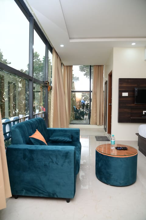 Deluxe Double Room | Desk, laptop workspace, free WiFi