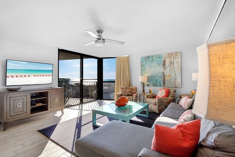 Mainsail 472 Living Room