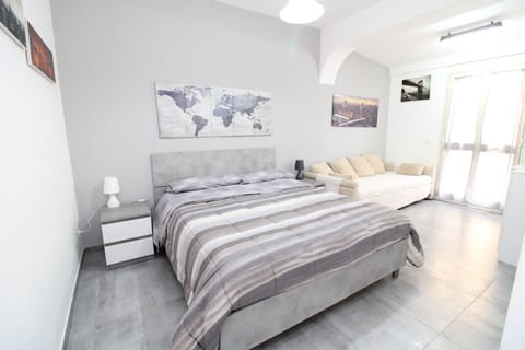 Basic Triple Room, Patio | Free WiFi