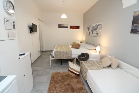 Basic Triple Room, Patio | Free WiFi