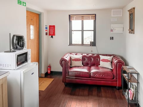 Open plan living area | The Weighbridge, Clifton, near Newark