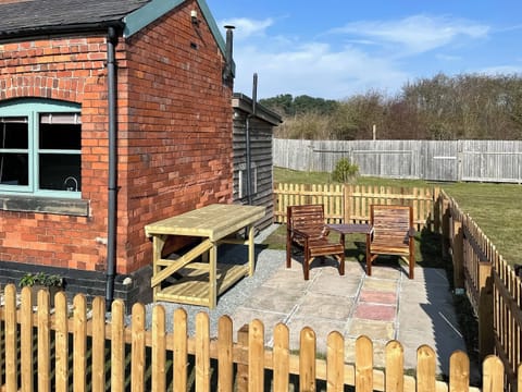 Patio garden | The Weighbridge, Clifton, near Newark