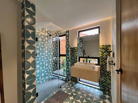 Luxury Studio Suite, Private Pool | Bathroom | Shower, towels, soap, shampoo