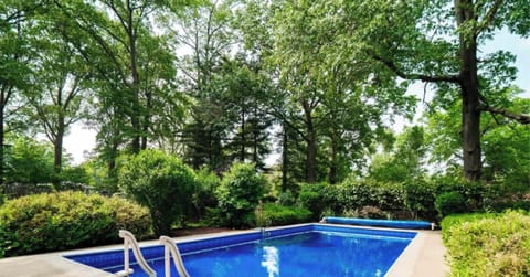 Enjoy your private backyard oasis 🏊‍♂️🌿 Surrounded by lush greenery, this pool is perfect for relaxing swims and sunny afternoons. 