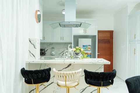 Deluxe Suite, 2 Bedrooms | Private kitchen | Fridge, microwave, stovetop, coffee/tea maker