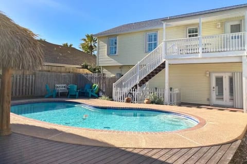 The perfect place to cool off and unwind—this pool is ready for endless fun and relaxation. 💦✨
