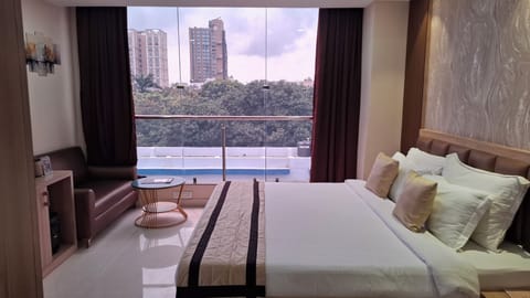 Executive Double Room, City View | Desk, free WiFi