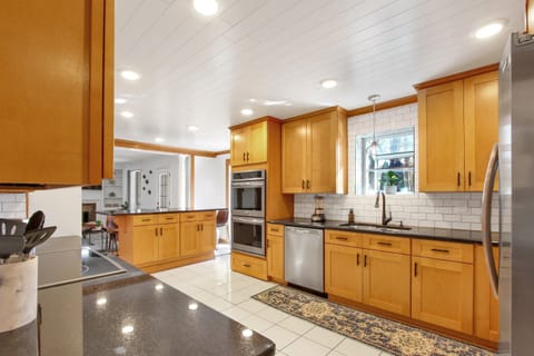 Wow a double oven! We also provide cooking essentials like organic olive oil, vinegar, salt/pepper and seasonings.