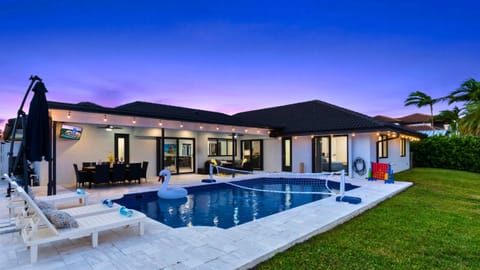 Resort style backyard 🍹