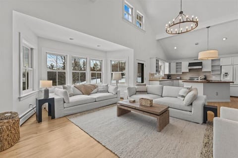 Mountain View Escape - 4BR home w/Stunning Vistas! (5033)