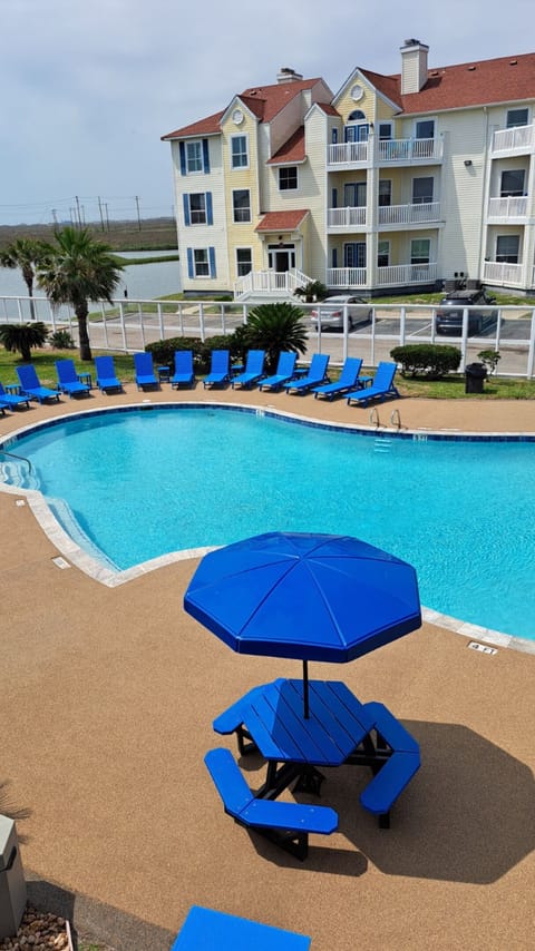 Pool newly remolded, saltwater salt water, heated!
