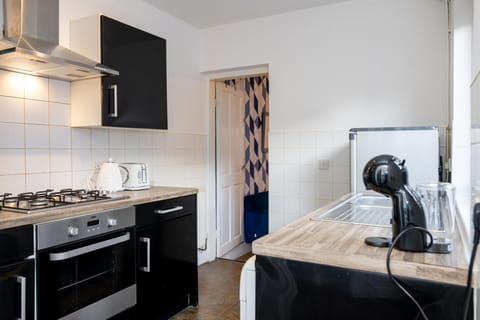 House | Private kitchen | Fridge, microwave, oven, stovetop