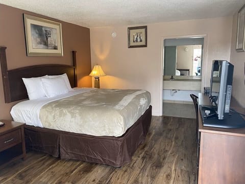 Basic Single Room | Free WiFi, bed sheets