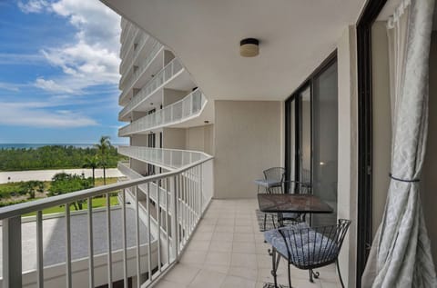 Private balcony with Gulf/beach view.