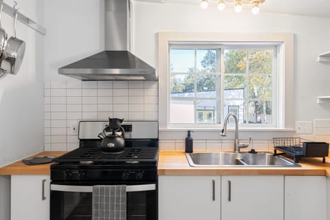 Stove, Sink, Window..