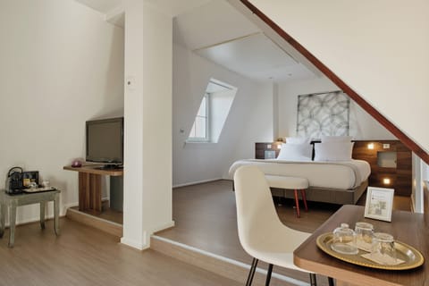 Junior Suite | Iron/ironing board, free cribs/infant beds, free WiFi, bed sheets