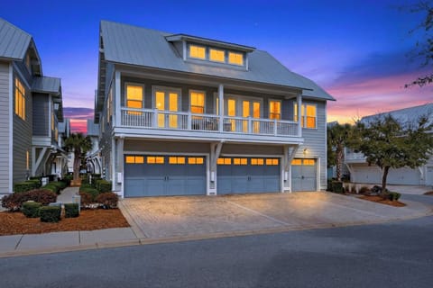 Your chic 30A retreat with glowing sunset vibes and room to unwind.