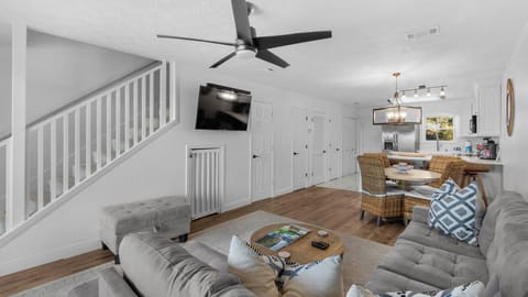 Palm Sounds 1st Level - Living Area