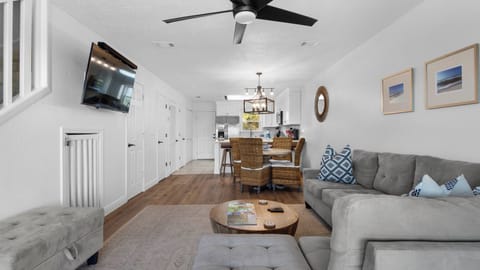 Palm Sounds 1st Level - Living Area